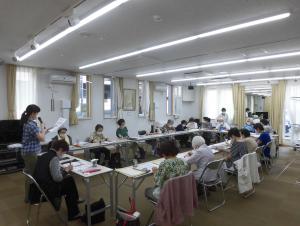 頭の体操に取り組む会員の皆さん