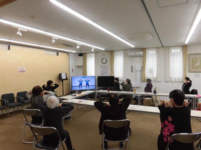 幌北ぽぷら会での札幌スマイル体操の様子