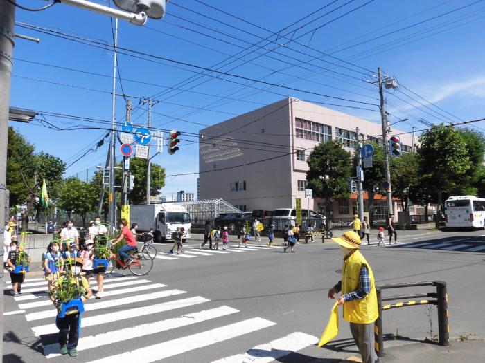 交通安全指導風景1（幌北小学校付近交差点）