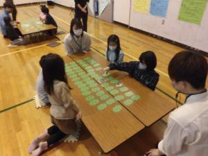 化石トランプで神経衰弱を遊ぶ