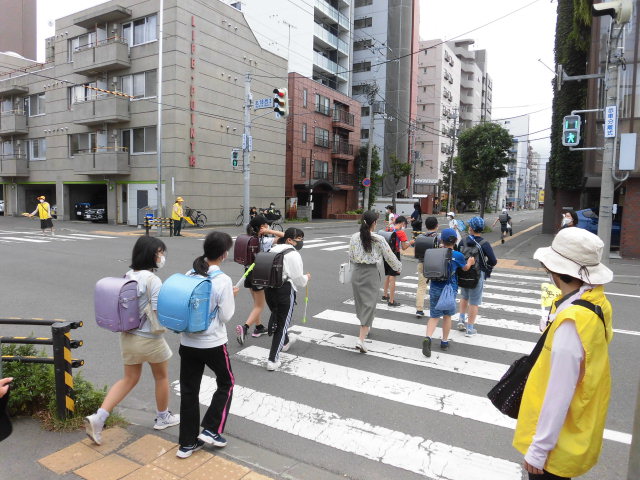 交通安全見守り活動風景1