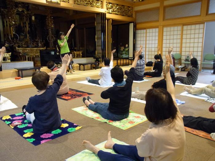 大法寺会場「ゆるゆるストレッチ」