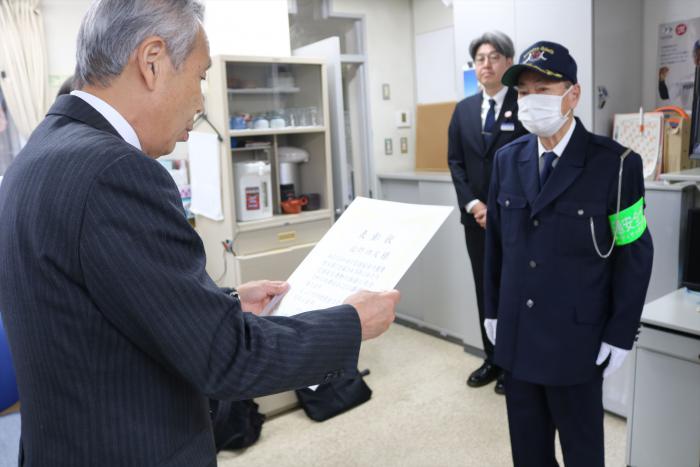 松野さん受章のようす