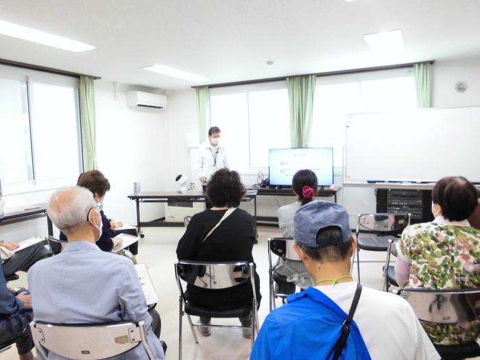 腸内細菌と健康の講演をしている様子
