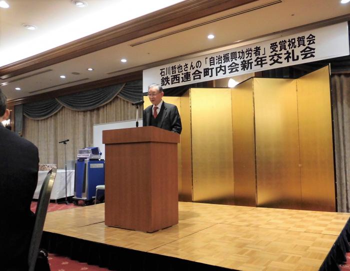 連合町内会長が年頭の挨拶をしている様子