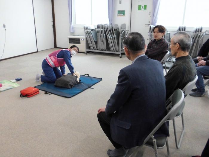 講師が実演をしている様子