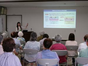 講師のお話を真剣に聞いている様子