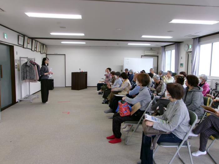 真剣に説明を聞いている様子
