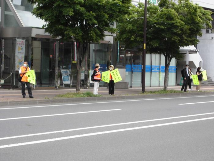 街頭啓発の様子