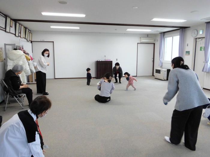 アンパンマン体操で大はしゃぎ
