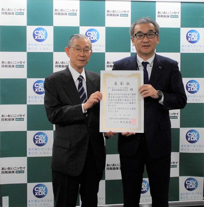 交通安全宣言を行う代表の児童