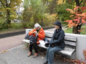 紅葉に囲まれて休憩のひととき♪