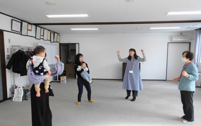 交通安全宣言を行う代表の児童