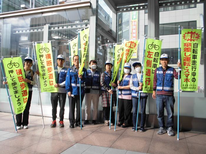 街頭啓発を行った鉄西地区交通安全指導員のみなさん