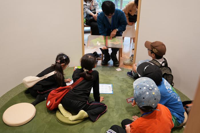 読み聞かせ館内
