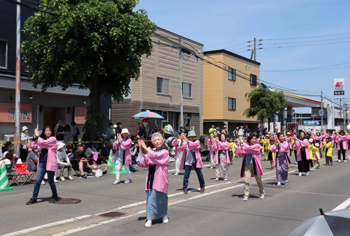 新琴似音頭を踊る地域住民
