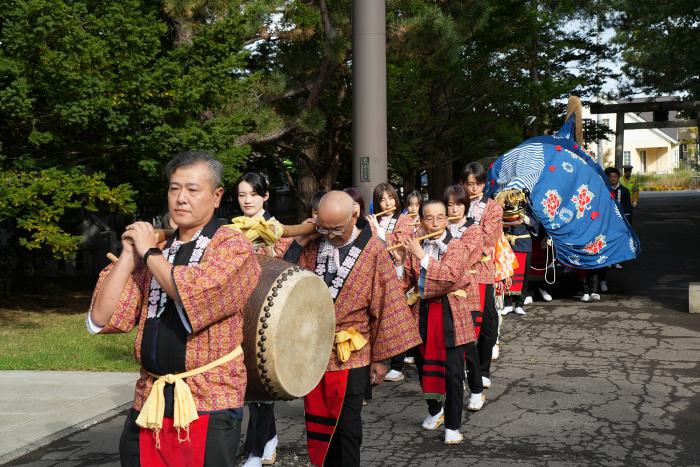 神社に入場の様子
