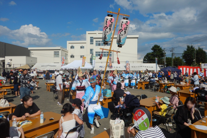しのじ連による阿波踊り