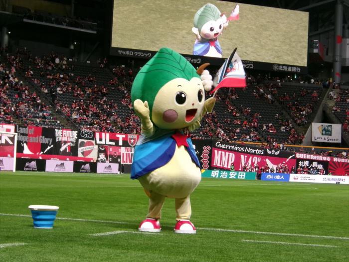 ピッチでパフォーマンス