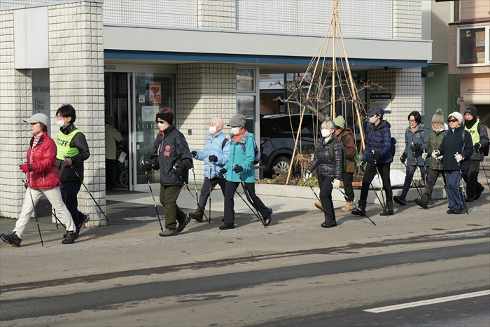 ノルディックウォーキングの様子