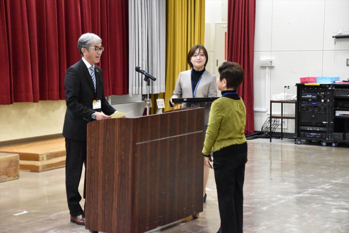 修了証書の授与