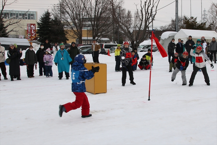 相手チームのフラッグを狙ってダッシュ