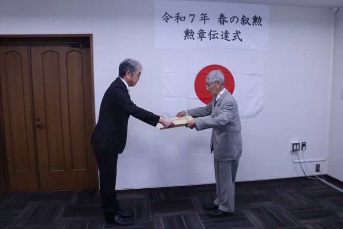 勲記の伝達