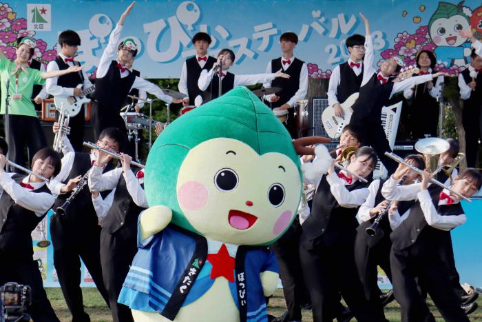 「SIT Band-札幌国際情報高校吹奏楽部」による「ぽっぴぃはっぴぃソング」の演奏