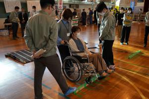 車いすの介助