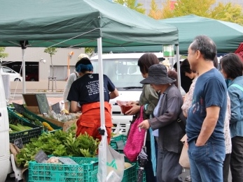 軽トラ市の様子吉川農園