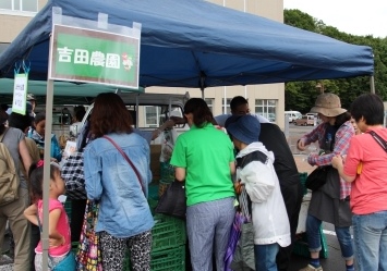 軽トラ市の様子吉田農園