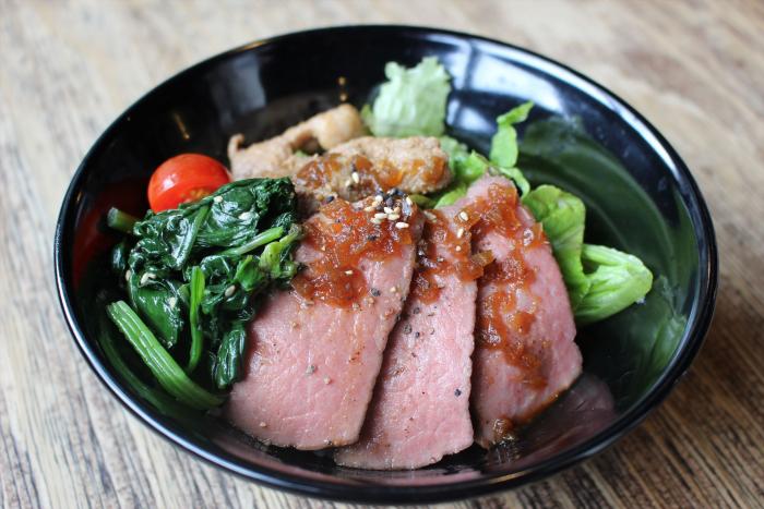 北海道産牛使用金獅子ステーキ丼