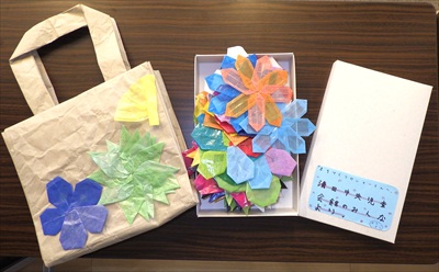 外から見たまちセンの窓