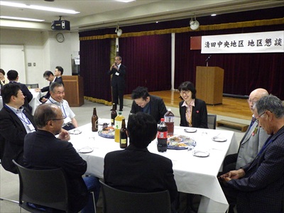 情報交換会では和やかに意見を交換