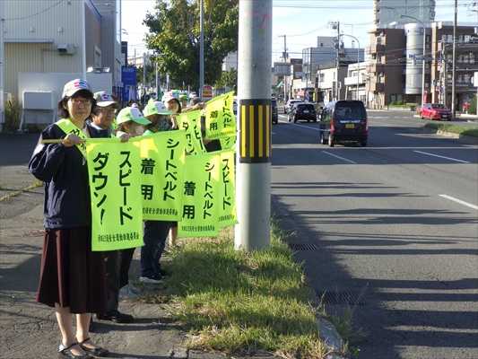 浅山清田区長も一緒に街頭啓発に参加