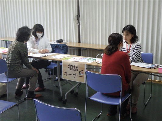 保健師による健康相談も実施