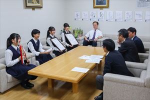 表敬訪問の様子