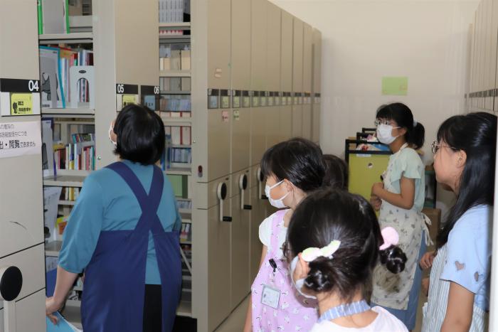 書庫見学