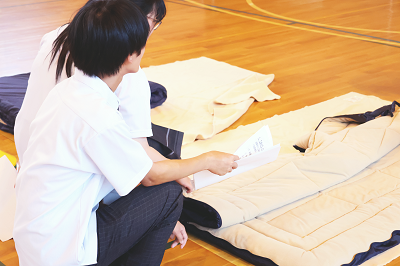 実際に使用する寝袋と毛布