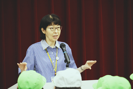 開会式で話す浅山区長