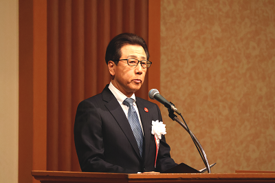 祝辞を送る秋元市長