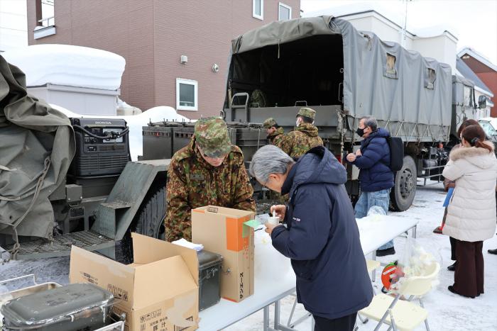 自衛隊炊き出し