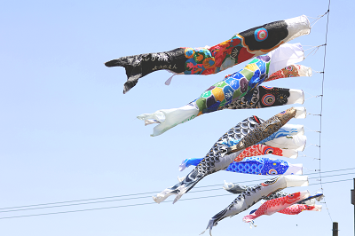 こどもたちが手がけた手作りこいのぼり