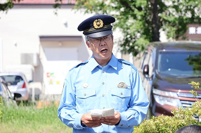 開所式で挨拶する原署長