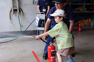 消火器の体験の様子