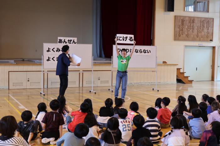 「にげる」を説明する