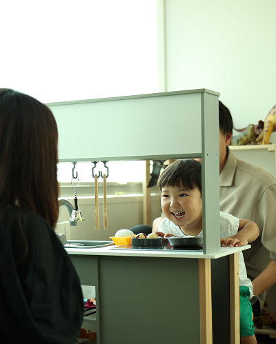 小上がりで遊ぶ様子