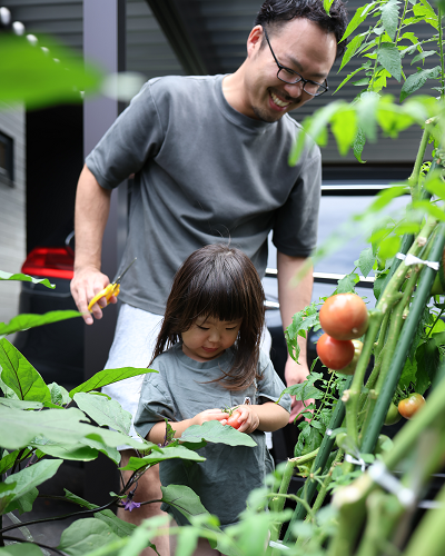 家庭菜園を楽しむNさん親子
