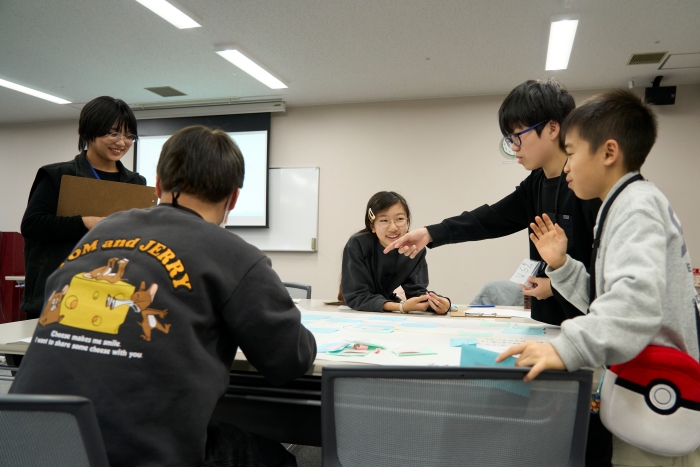 子ども議員が議論する様子