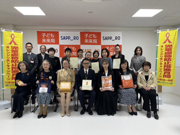 寄付受理式集合写真